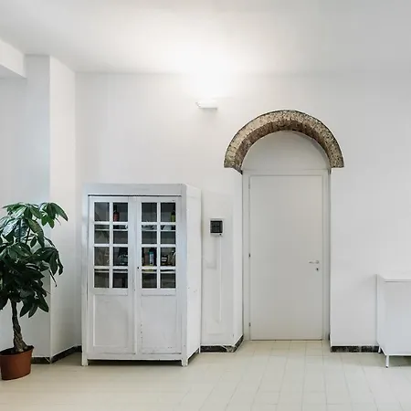 Henry Hostal Buggerru