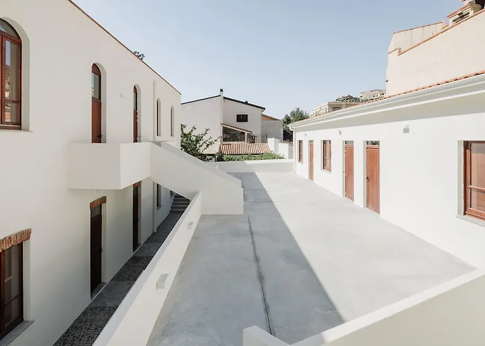 بيت شباب Henry