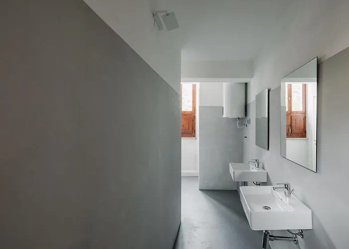 بيت شباب Henry *